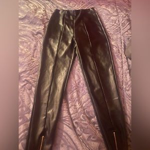BLACK LEATHER PANTS